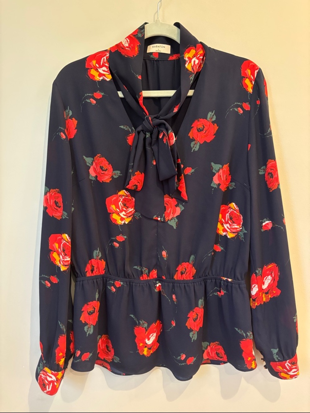 Babaton by Aritzia Navy/Red Floral Tie-Neck Blouse Size L